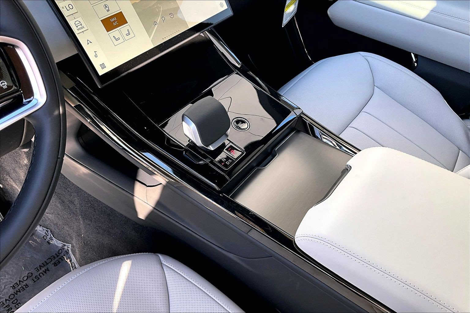 New 2027 Land Rover Range Rover Sport SE AWD/4WD image 8
