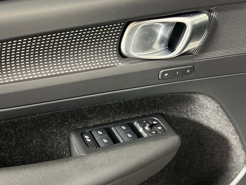 Used 2020 Volvo XC40 T5 R-Design image 13