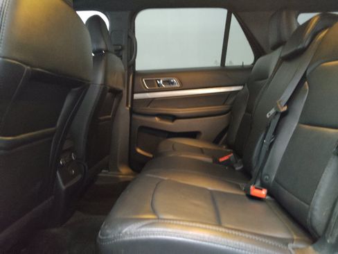 Used 2018 Ford Explorer XLT w/ Equipment Group 202A FWD image 18