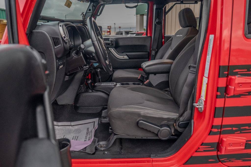 Used 2016 Jeep Wrangler Unlimited Rubicon w/ Connectivity Group AWD/4WD image 14