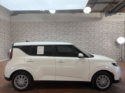 Used 2023 Kia Soul LX FWD image 8