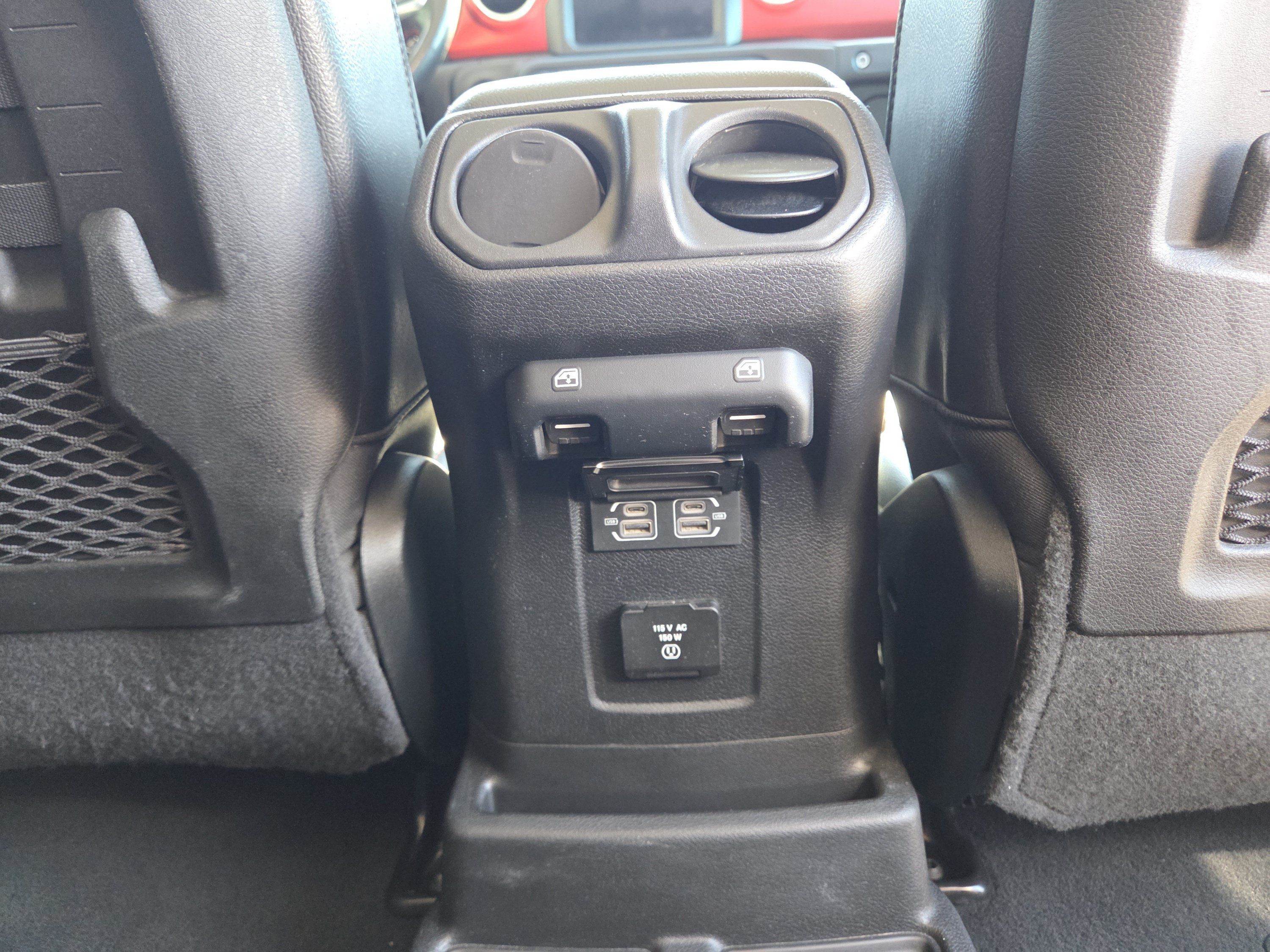 Used 2022 Jeep Wrangler Unlimited Rubicon w/ Cold Weather Group AWD/4WD image 28