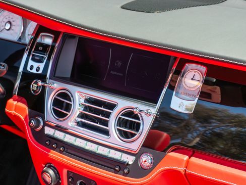 Used 2019 Rolls-Royce Dawn RWD image 71