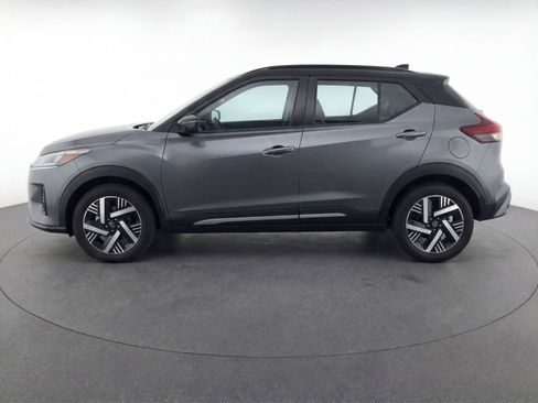 Used 2025 Nissan Kicks SV image 5