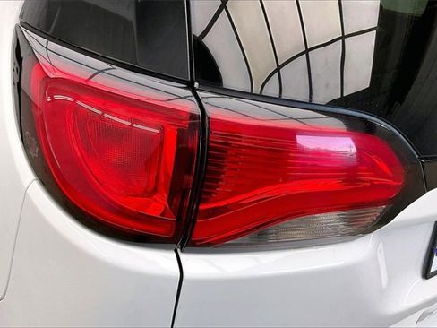 Used 2020 Chrysler Pacifica Limited image 27