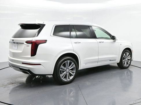 Used 2025 Cadillac XT6 Premium Luxury image 7