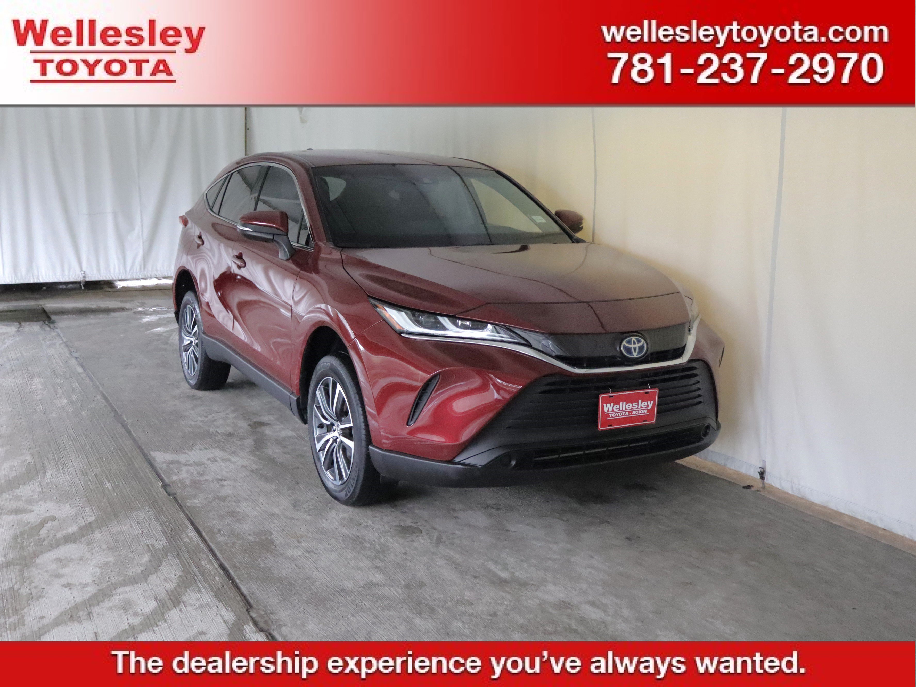 Used 2023 Toyota Venza LE AWD/4WD image 1