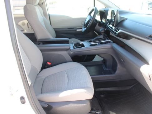 Certified 2024 Toyota Sienna LE AWD/4WD image 19
