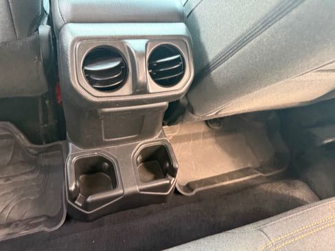 Used 2025 Jeep Wrangler Willys image 28