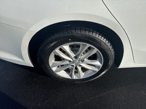 Used 2018 Chevrolet Malibu LT image 10