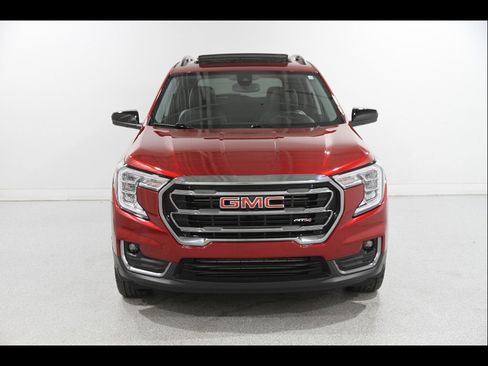 Used 2024 GMC Terrain AT4 AWD/4WD image 2