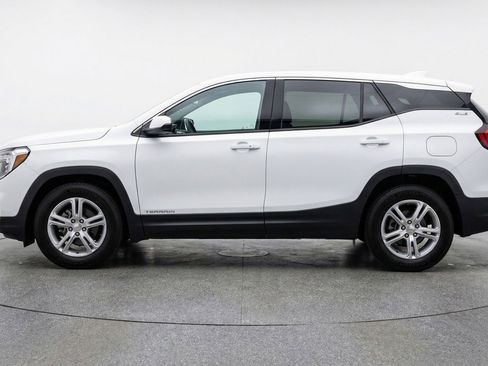 Used 2024 GMC Terrain SLE image 5