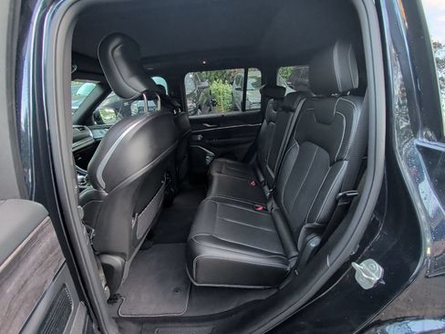 Used 2023 Jeep Grand Cherokee Overland w/ Luxury Tech Group IV AWD/4WD image 13
