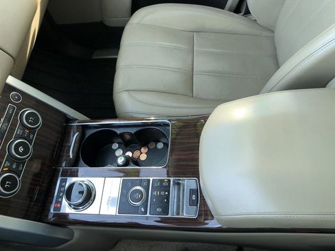 Used 2015 Land Rover Range Rover HSE image 18