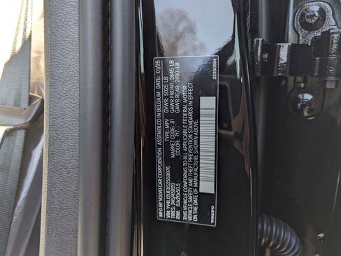 New 2025 Volvo XC40 B5 Plus w/ Protection Package Premier image 24