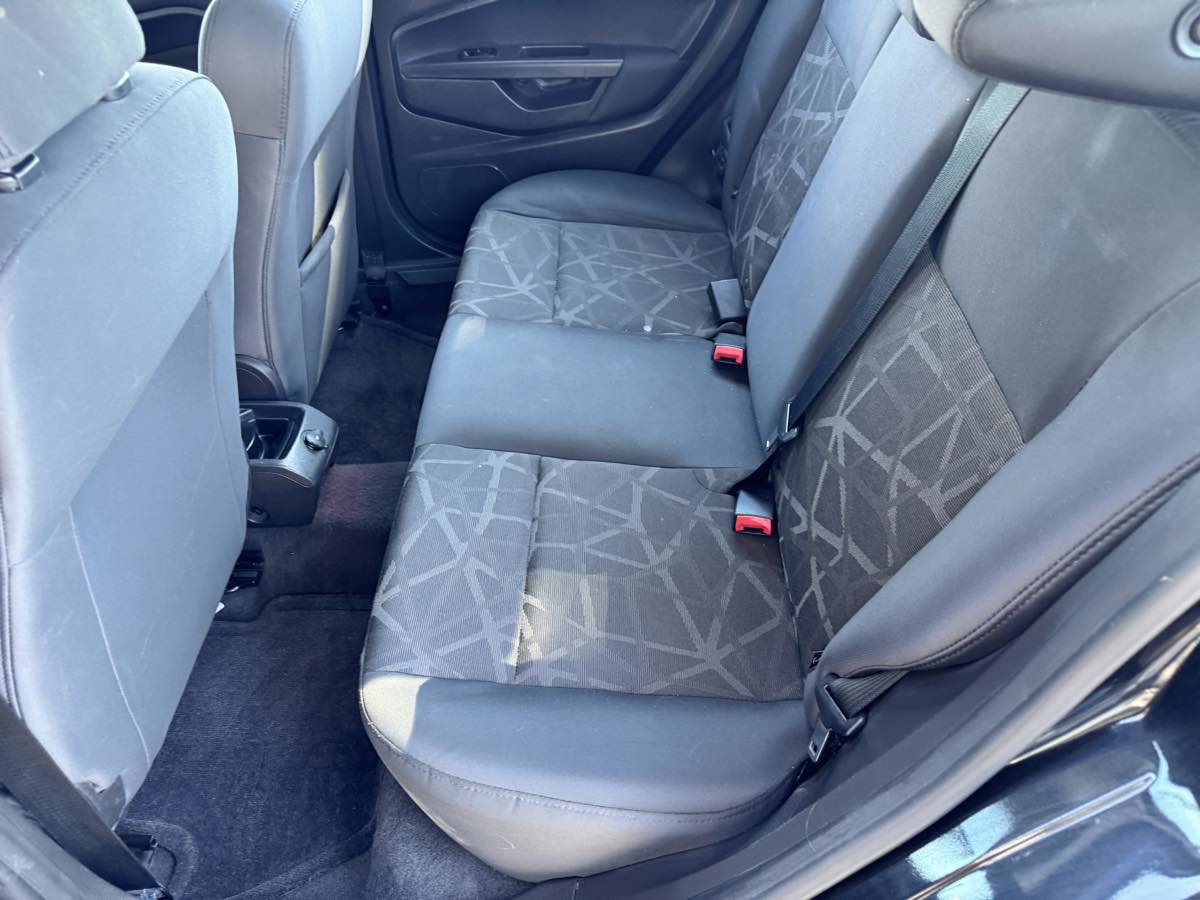 Used 2013 Ford Fiesta SE FWD image 28