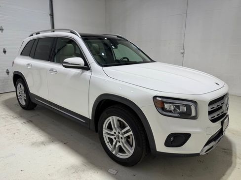 Used 2022 Mercedes-Benz GLB 250 4MATIC w/ Premium Package Lite image 3