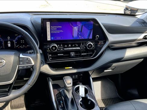 Used 2023 Toyota Highlander Limited image 7