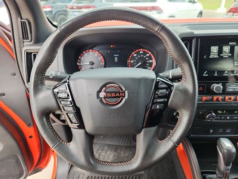 Used 2025 Nissan Frontier PRO-4X w/ Tow Package AWD/4WD image 16