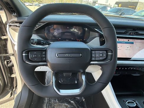 Used 2026 Jeep Cherokee Laredo AWD/4WD image 21