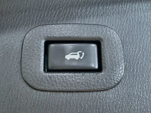 Used 2014 INFINITI QX80 4WD w/ Deluxe Touring Package image 36