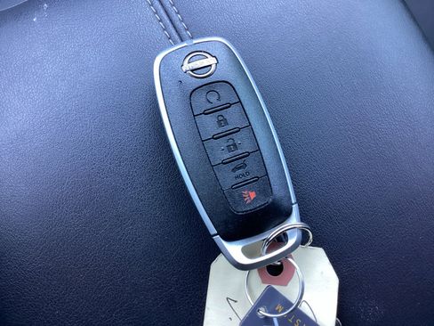 Used 2025 Nissan Pathfinder SL image 38