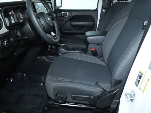 Used 2025 Jeep Wrangler Sport S image 18