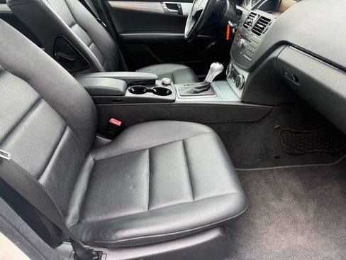 Used 2008 Mercedes-Benz C 300 Sport image 32