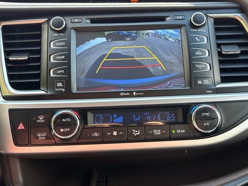 Used 2014 Toyota Highlander Limited w/ Driver Technology Package image 29