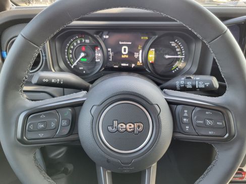 Used 2025 Jeep Wrangler Unlimited Rubicon 4xe w/ Safety Group AWD/4WD image 9
