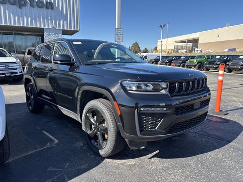 New 2026 Jeep Grand Cherokee Limited AWD/4WD image 3