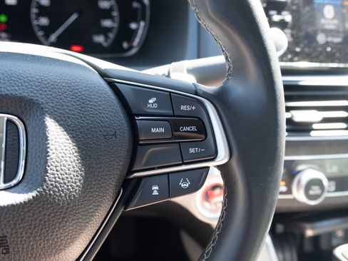 Used 2018 Honda Accord Touring image 7
