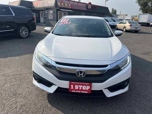 Used 2017 Honda Civic Touring image 2