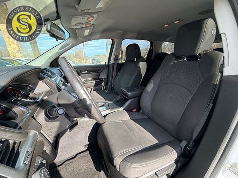 Used 2016 GMC Acadia SLE image 12