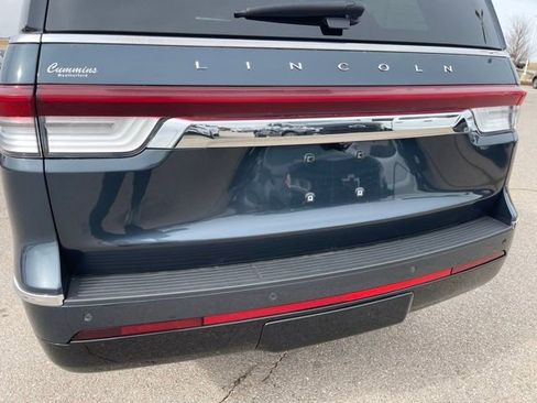 Used 2024 Lincoln Navigator Premiere image 12