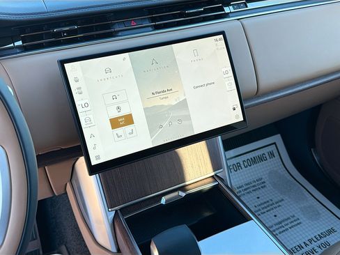 New 2025 Land Rover Range Rover SE image 27