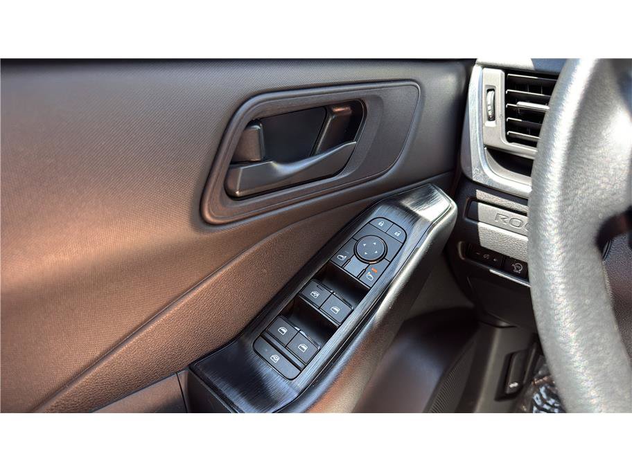 Used 2024 Nissan Rogue S AWD/4WD image 30