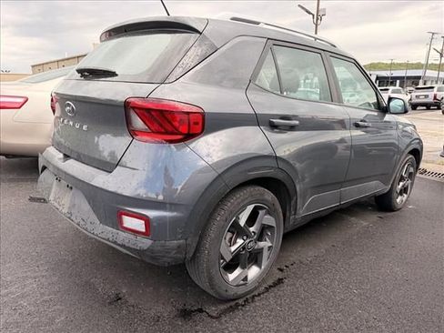 Used 2025 Hyundai Venue SEL FWD image 6