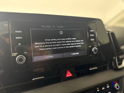 Used 2025 Kia Sportage LX image 17