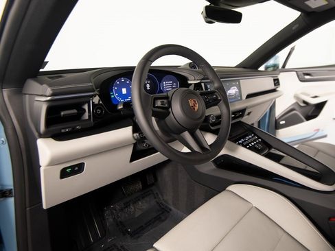 New 2025 Porsche Macan 4 Electric image 4