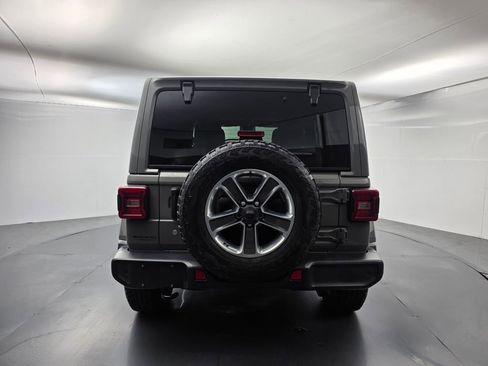 Used 2019 Jeep Wrangler Unlimited Sahara AWD/4WD image 6