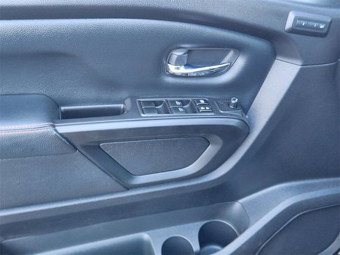 Used 2021 Nissan Titan PRO-4X w/ Pro-4x Convenience Package image 18