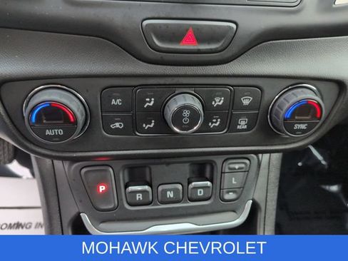 Used 2019 GMC Terrain SLE w/ Driver Convenience Package AWD/4WD image 18