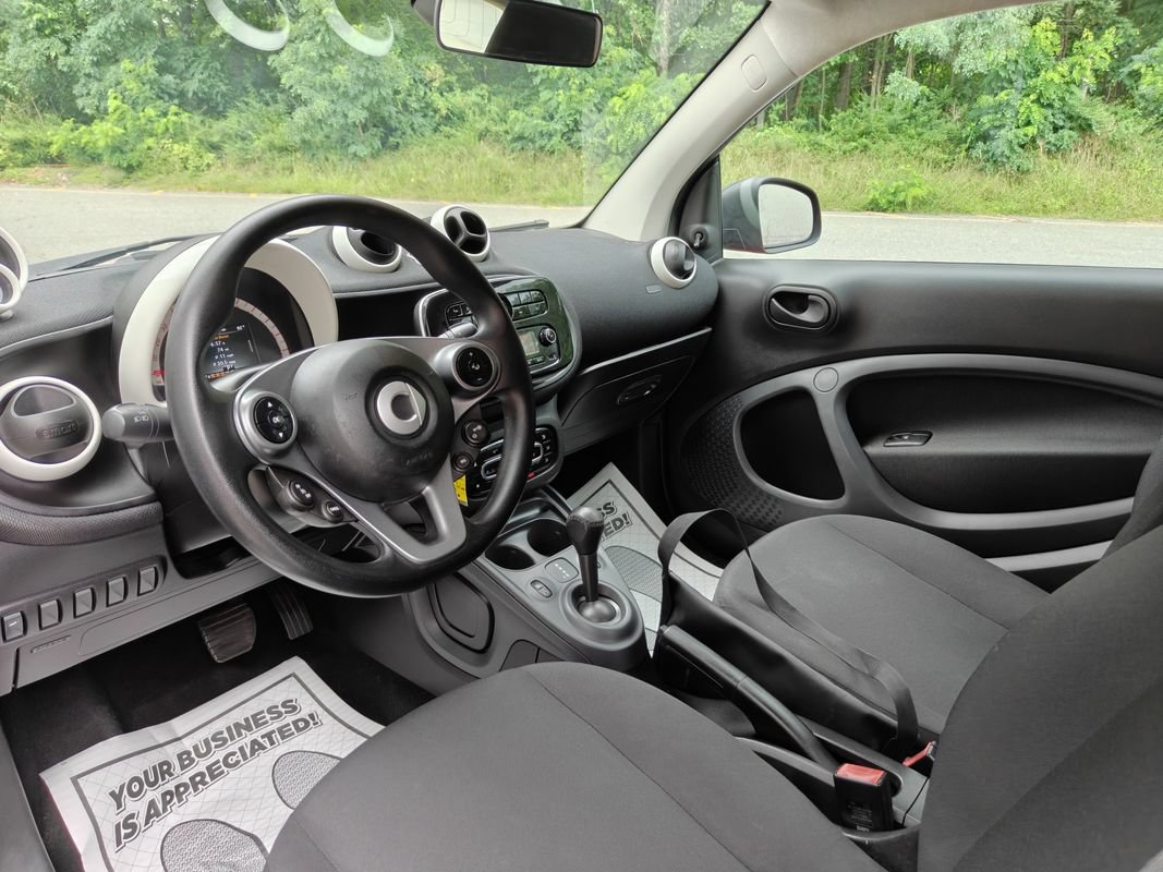 Used 2017 smart fortwo pure RWD image 20
