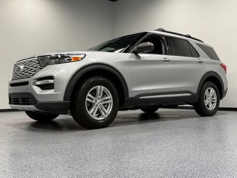 Used 2024 Ford Explorer XLT w/ Equipment Group 202A AWD/4WD image 4