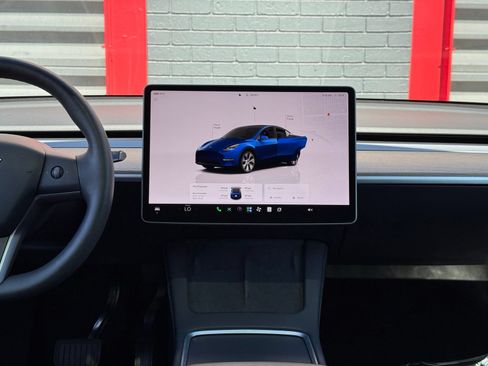 Used 2023 Tesla Model Y 2WD image 25