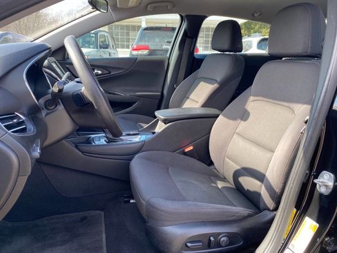 Used 2017 Chevrolet Malibu LT image 11