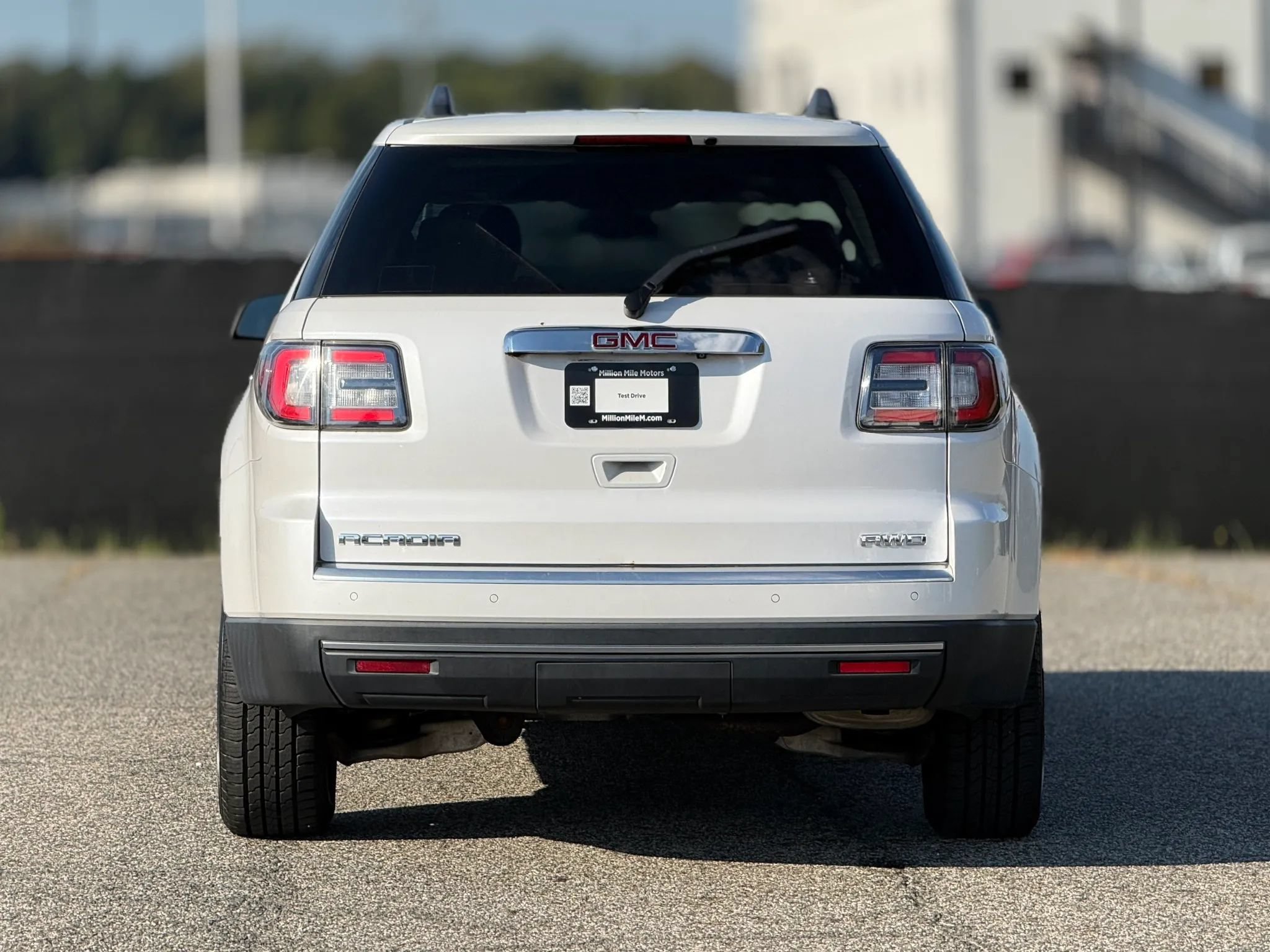 Used 2016 GMC Acadia SLE AWD/4WD image 4