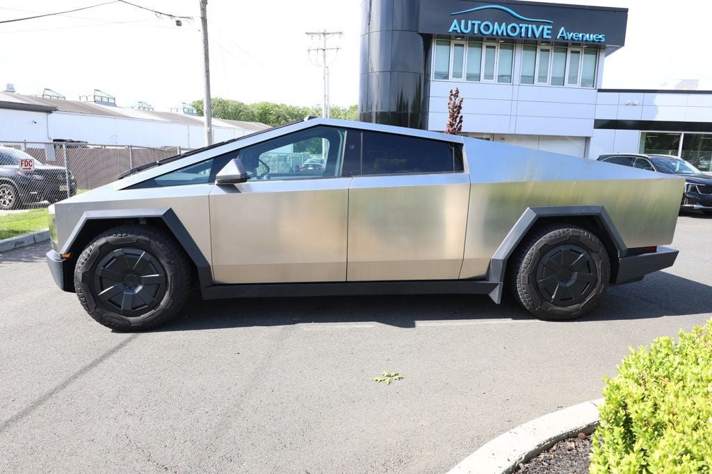 Used 2024 Tesla Cybertruck Cyberbeast AWD/4WD image 2