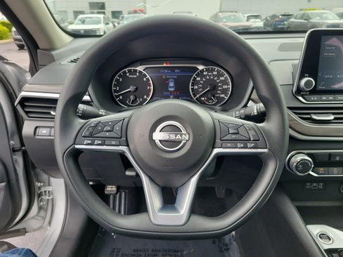 Used 2025 Nissan Altima 2.5 SV FWD image 21